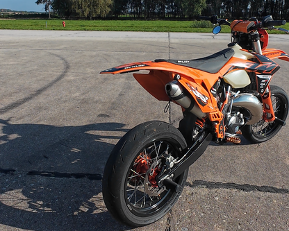 Support de plaque sur mesure pour supermot