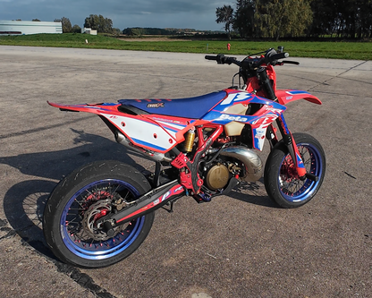 Support de plaque amovible pour supermot